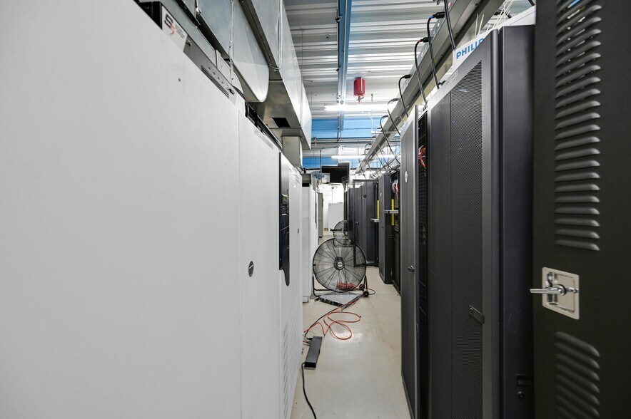 More Photos Of 170-172 Spring St, Newton Office For Sale