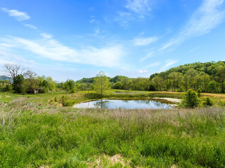 More Photos Of 1 Water St, Old Fort Distribution For Sale