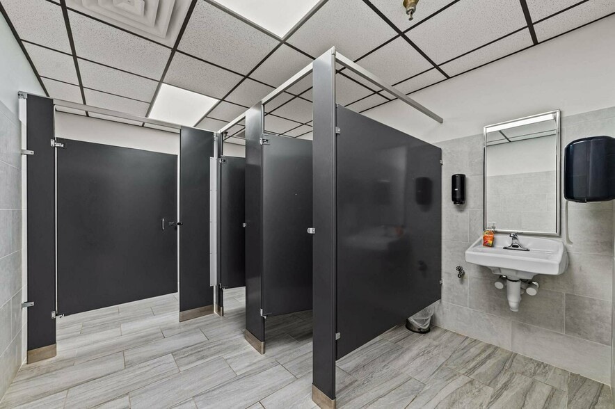 More Photos Of 2107 Black Creek Rd SE, Wilson Warehouse For Lease