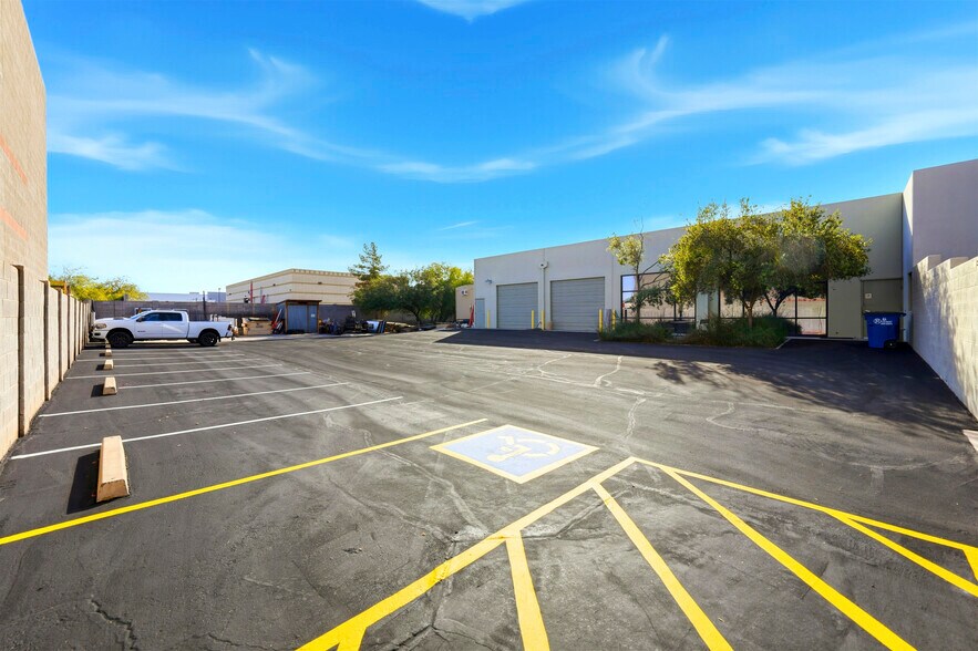 More Photos Of 1425 N Mondel Dr, Gilbert Warehouse For Lease