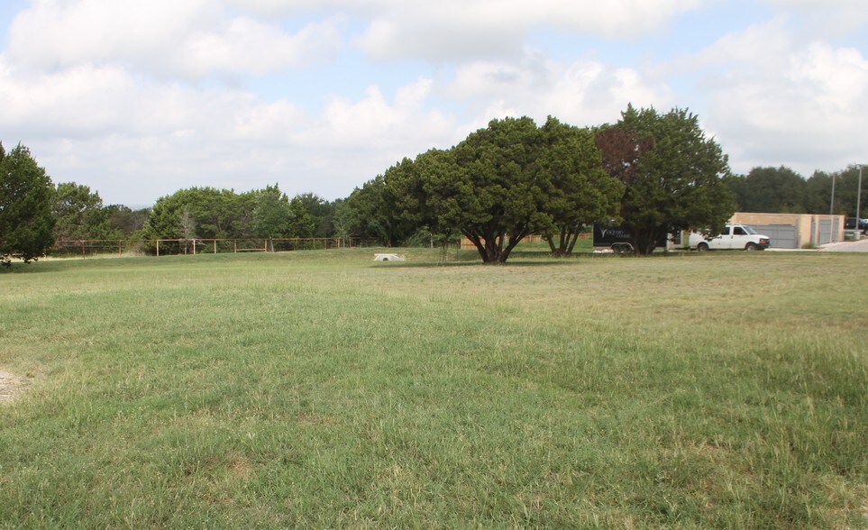 More Photos Of 1620 Red Bud Ln, Round Rock Office For Lease