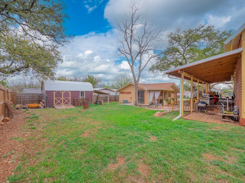 More Photos Of 1307 Wright St, Llano Freestanding For Sale