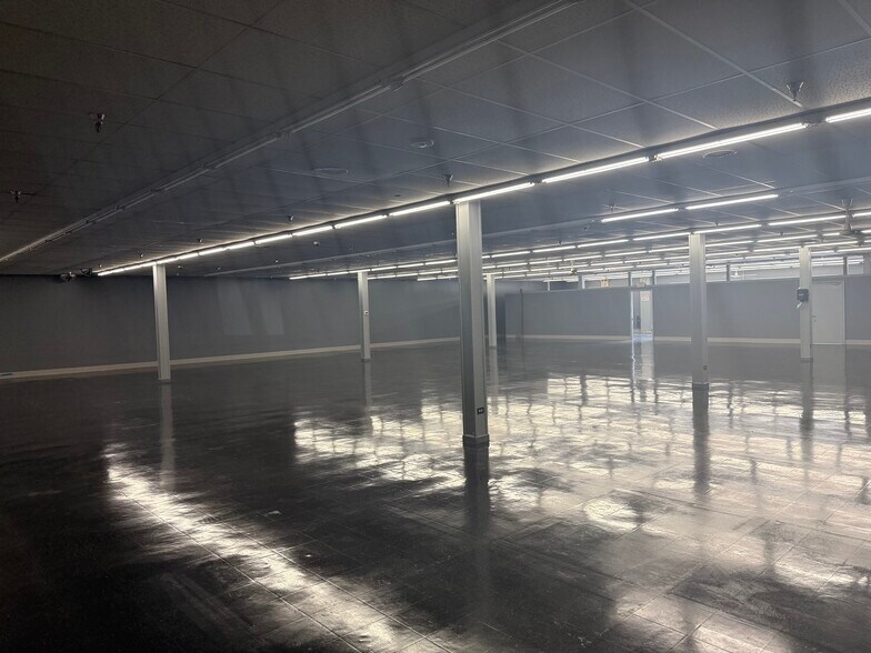 More Photos Of 706 W Baltimore St, Wilmington Storefront Retail Office For Lease