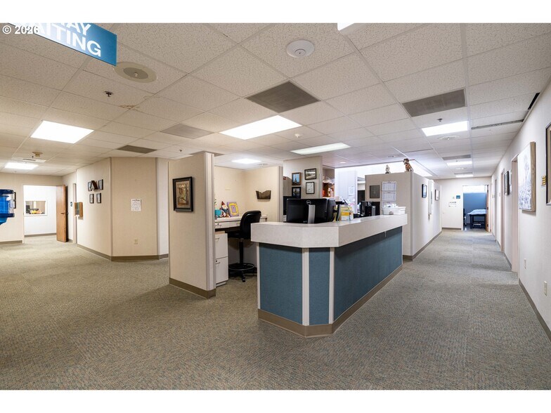 More Photos Of , Coos Bay Office For Sale