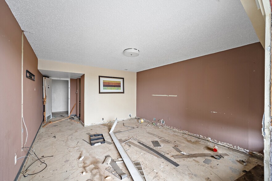 More Photos Of 2001 N Hudson Ave, Pueblo Hotel For Sale