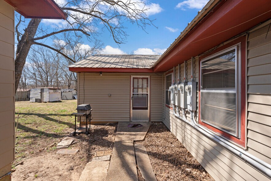 More Photos Of 300 Range St, Marshall Multifamily For Sale