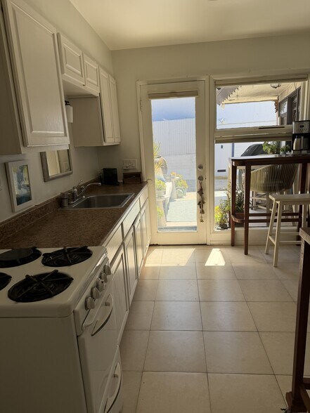 More Photos Of 4927-29 Ocean Blvd, San Diego Multifamily For Sale