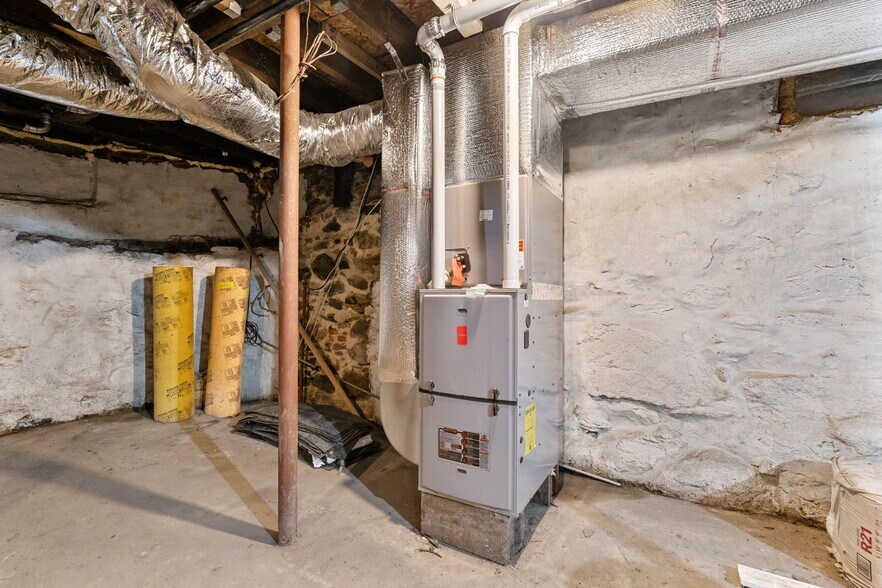 More Photos Of 136-138 Winter St, Haverhill Storefront Retail Residential For Sale