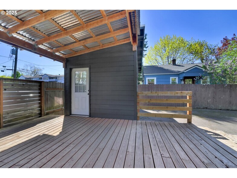 More Photos Of 1413 Charnelton St, Eugene Office For Sale