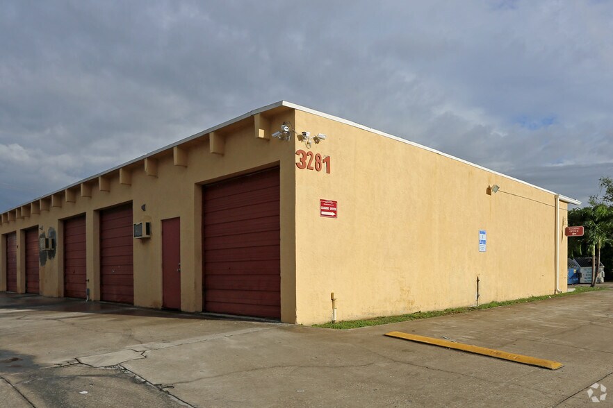 More Photos Of 3273-3289 Lake Worth Rd, Palm Springs Warehouse For Lease