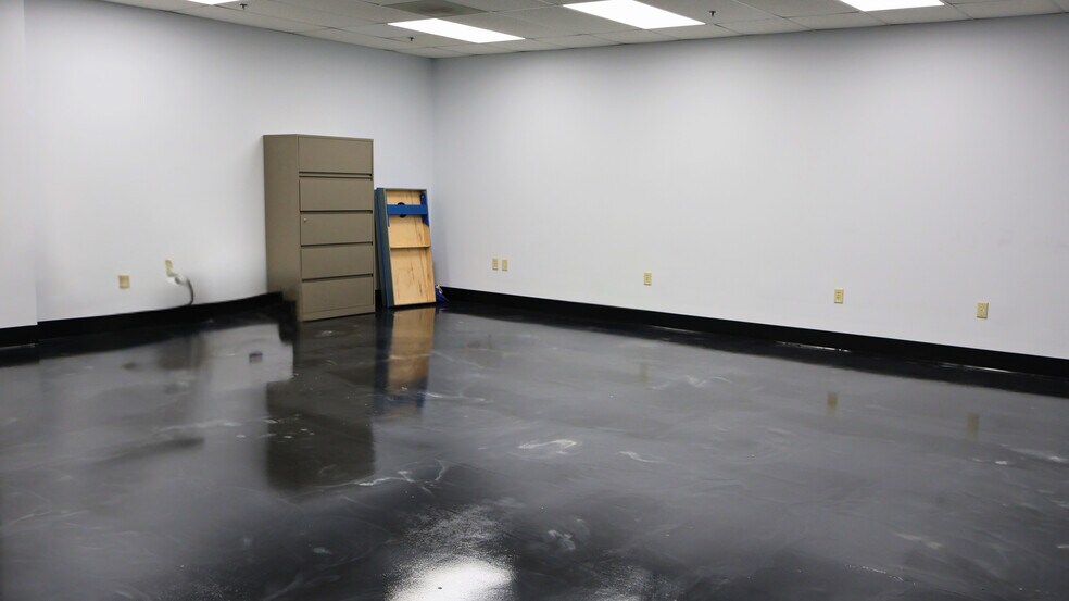 More Photos Of 6405 Flank Dr, Harrisburg Office For Sale