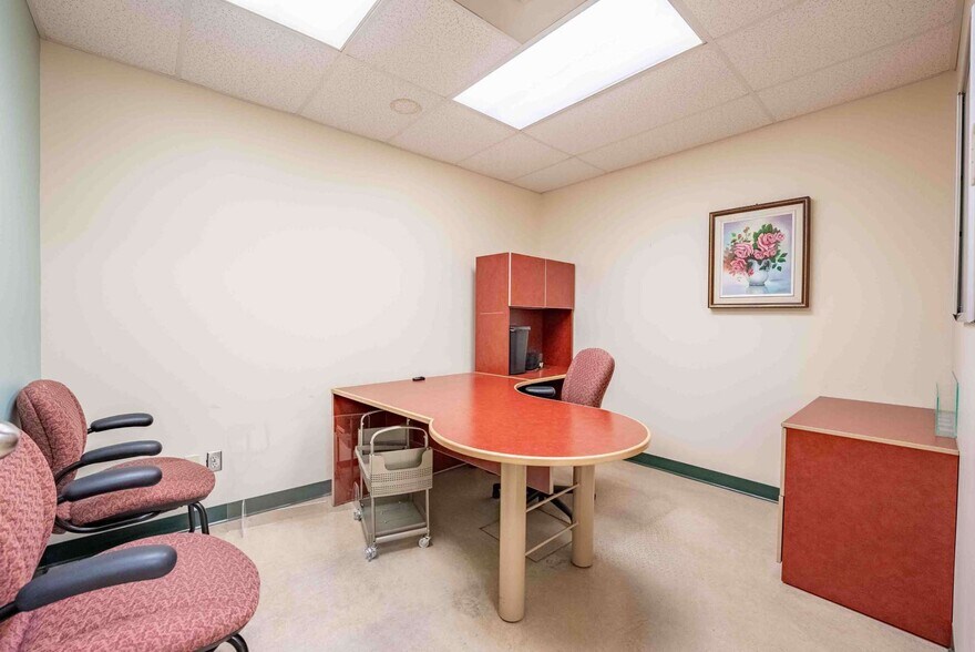 More Photos Of 29 Main St E, Chelmsford Office For Sale