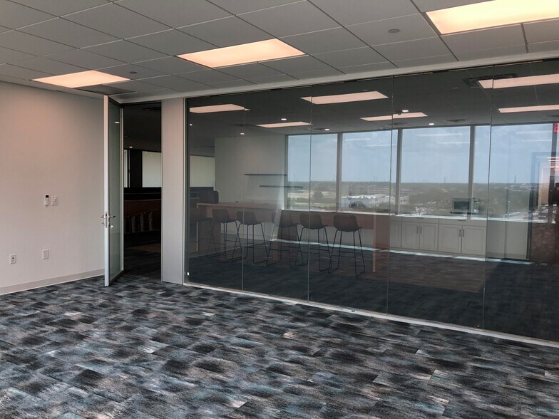 More Photos Of 9999 Bellaire Blvd, Houston Medical For Sale