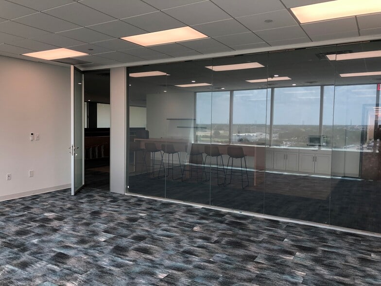 More Photos Of 9999 Bellaire Blvd, Houston Medical For Sale