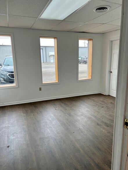 More Photos Of 1282 Trumbull Ave, Girard Warehouse For Lease
