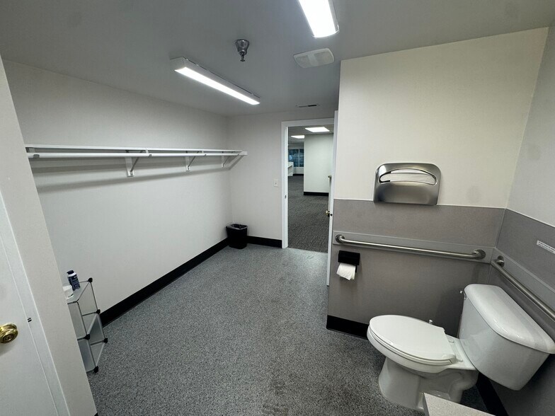 More Photos Of 3077 20th St E, Fife Warehouse For Lease