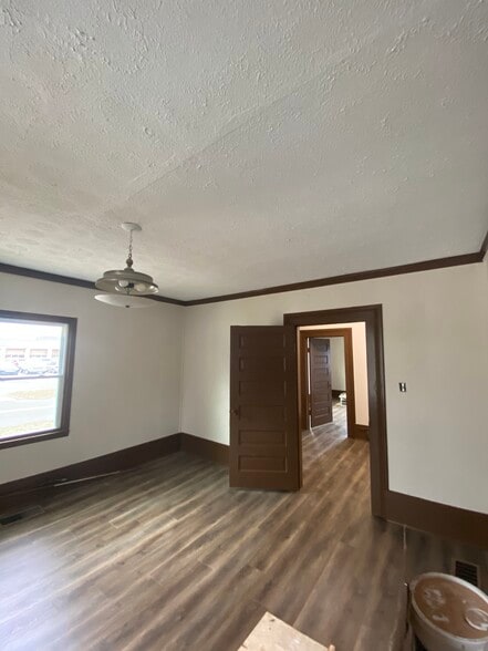 More Photos Of 530 W Taylor St, Griffin Auto Dealership For Lease