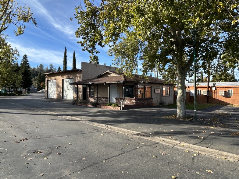 More Photos Of 4810 Westside Rd, Redding Flex For Lease