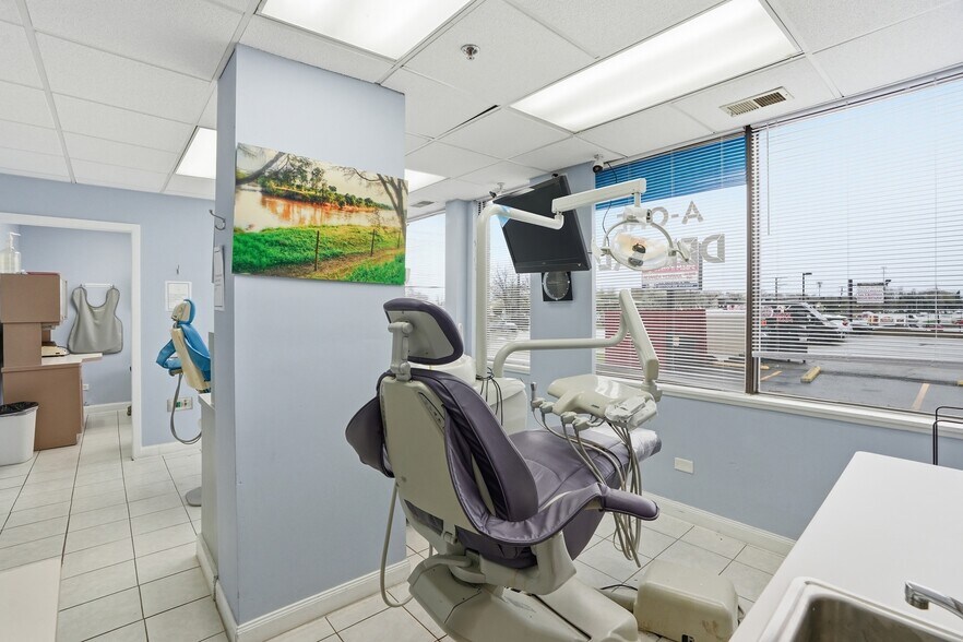 More Photos Of 2071 Irving Park Rd, Hanover Park Medical For Sale