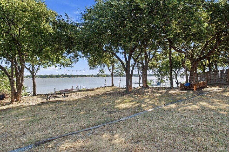 More Photos Of 7170 Briar Rd, Azle Trailer Camper Park For Sale