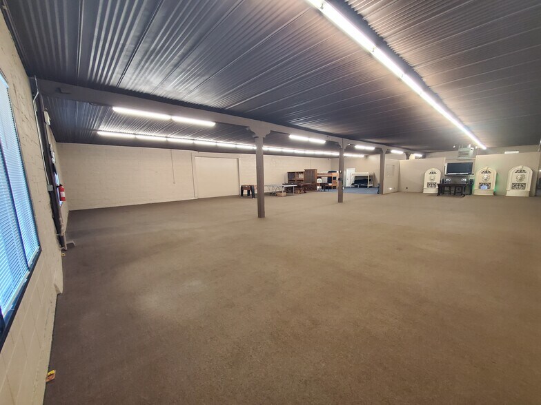 More Photos Of 14165 Market St, Walnut Grove Showroom For Sale