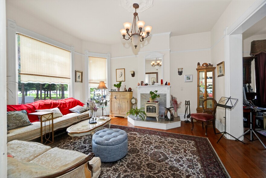 More Photos Of 742 B St, Hayward Restaurant For Sale