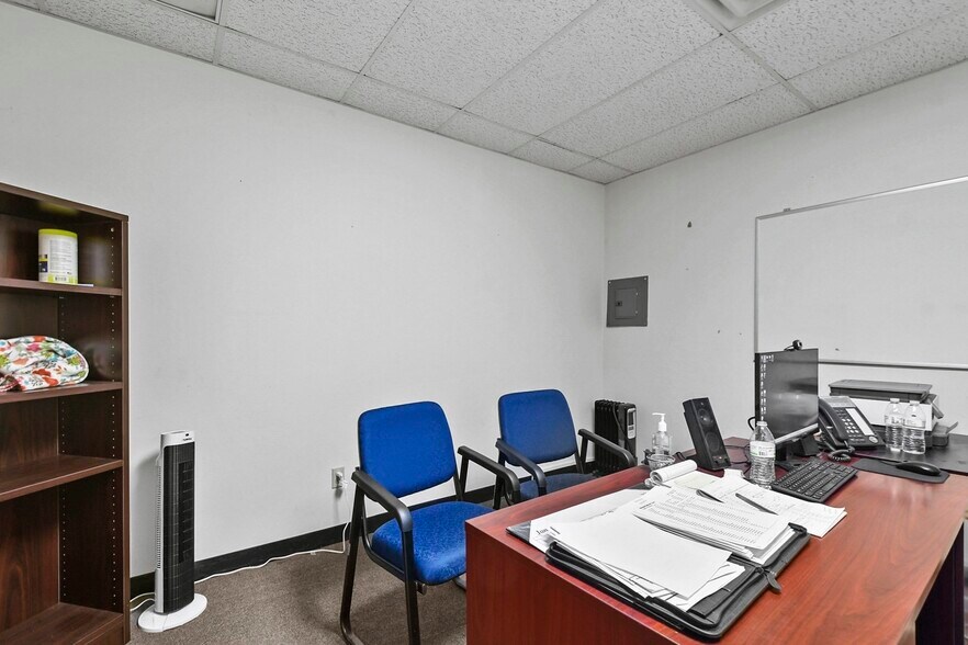 More Photos Of 5 Dover St, New Bedford Office For Lease