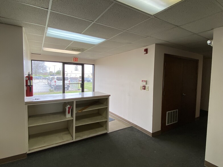 More Photos Of 2529 W Ferguson Rd, Fort Wayne Warehouse For Lease