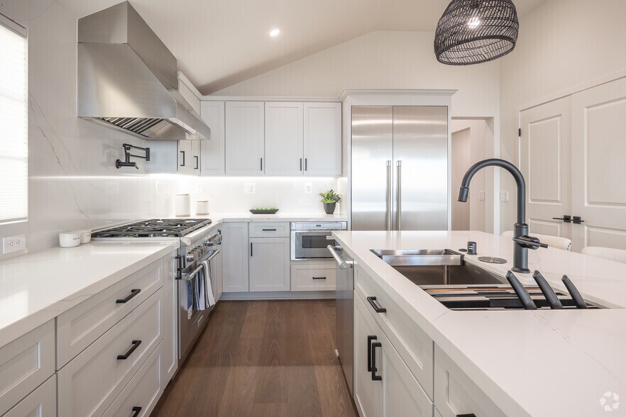 More Photos Of 1363-1373 Coast Hwy, Laguna Beach Storefront Retail Residential For Sale