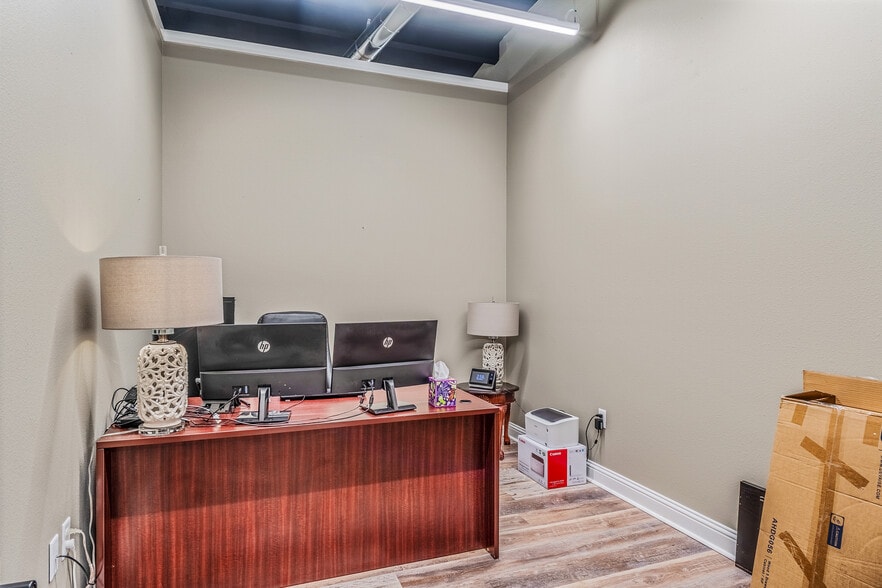 More Photos Of 1003 S Redmond Rd, Jacksonville Freestanding For Sale