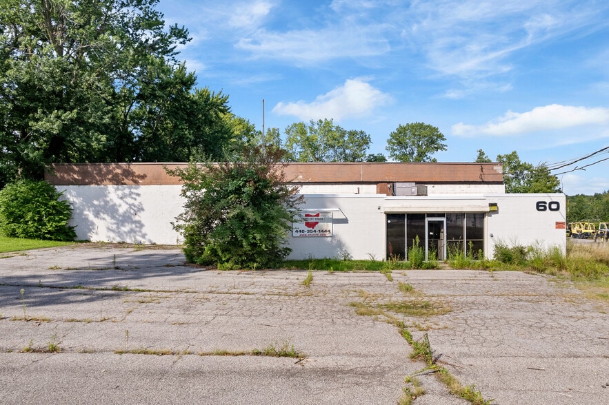 More Photos Of 60 Williams St, Grand River Warehouse For Sale