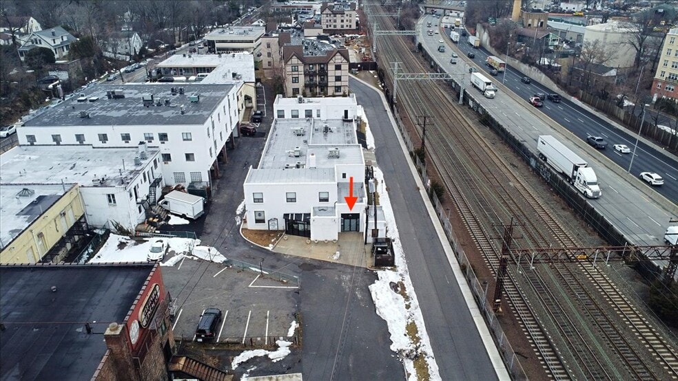 Primary Photo Of 20 North Ave, Larchmont Warehouse For Lease