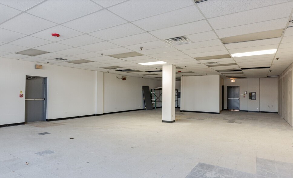 More Photos Of 2306-2332 Hassell Rd, Hoffman Estates Storefront For Sale