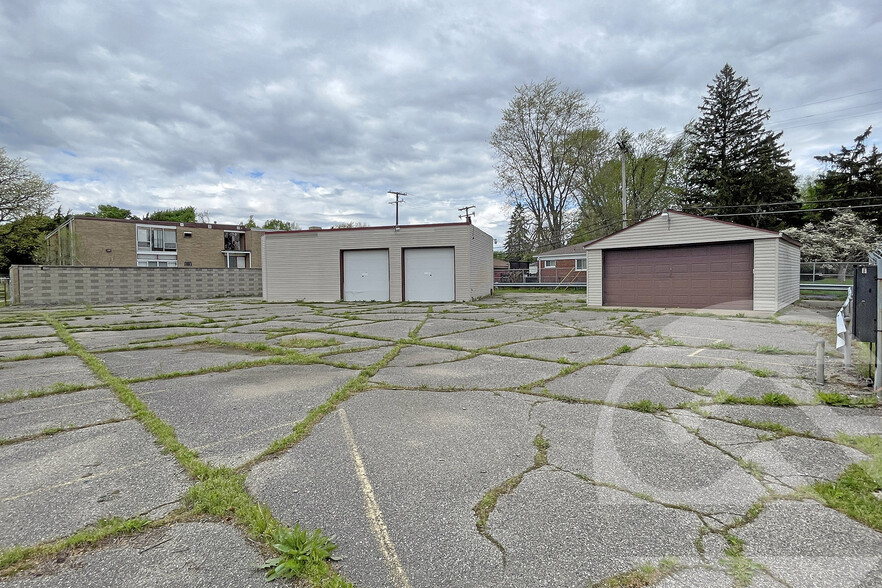 Primary Photo Of 22500 W 7 Mile Rd, Detroit Auto Salvage Facility For Sale