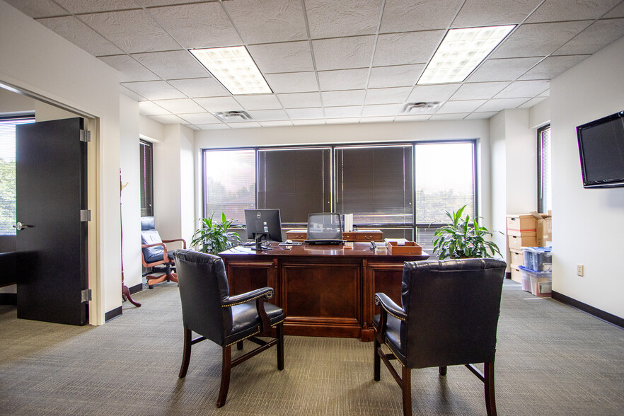 More Photos Of 3800 Fernandina Rd, Columbia Office For Sale