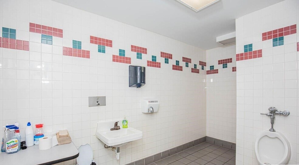 More Photos Of 1630 Commercial St, Warsaw Restaurant For Sale