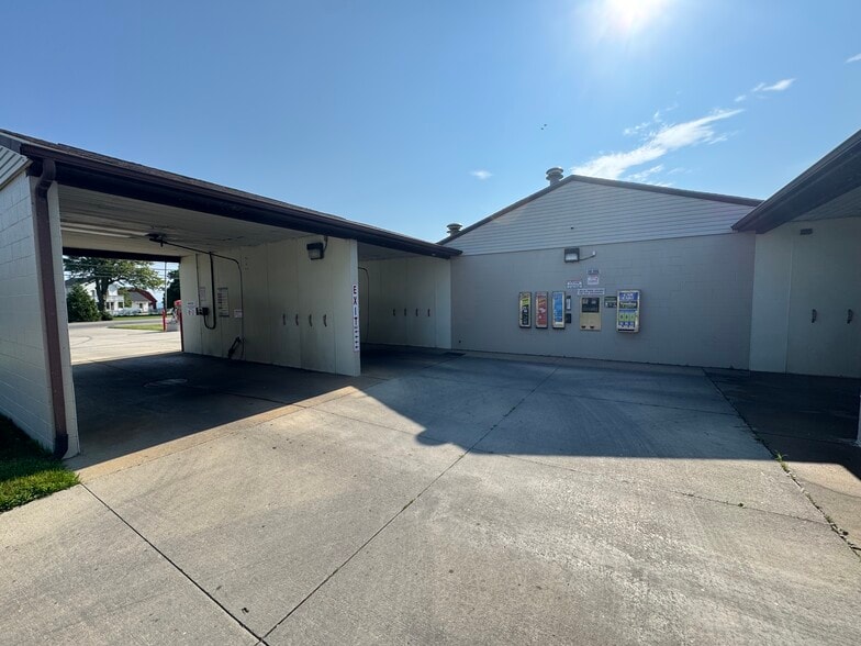 More Photos Of 4240 E Lake Rd, Sheffield Lake Carwash For Sale