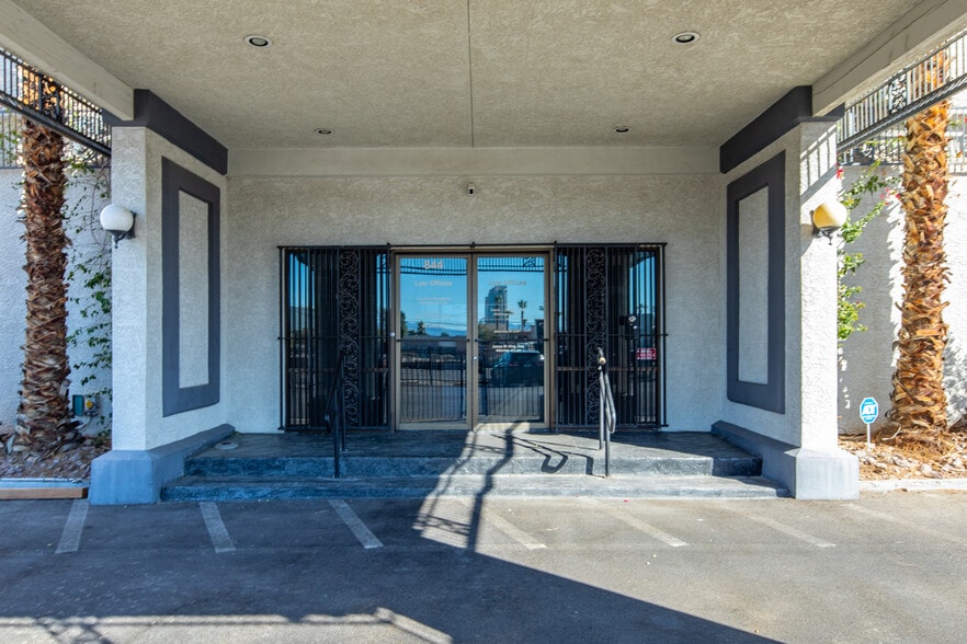 More Photos Of 844 E Sahara Ave, Las Vegas Loft Creative Space For Lease