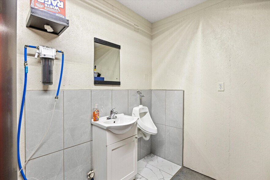 More Photos Of 7703 Prairie Creek Ln, Tolar Contractor Storage Yard For Sale