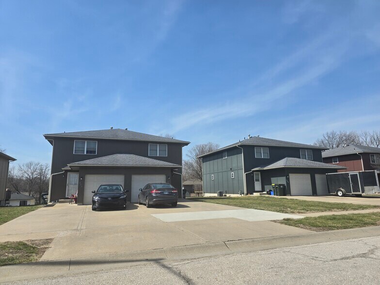 Primary Photo Of 593-621 Glen Ct, Lansing Apartments For Sale