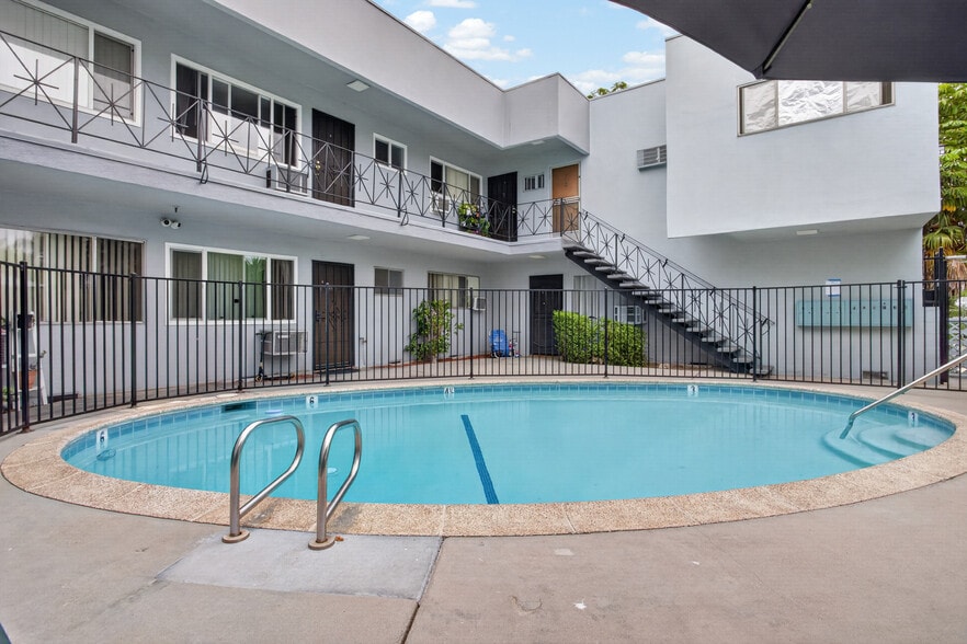 More Photos Of 541 N Naomi St, Burbank Apartments For Sale