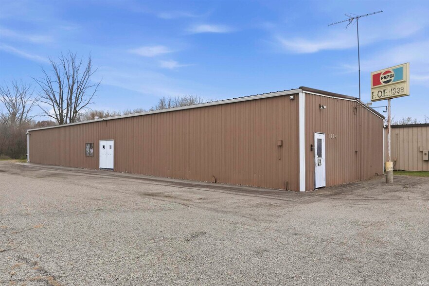 More Photos Of 1414 Armstong Rd, Warsaw Warehouse For Lease