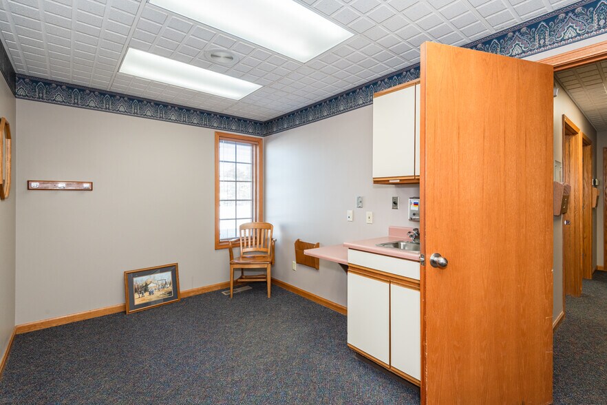 More Photos Of 1752 W High St, Piqua Medical For Sale