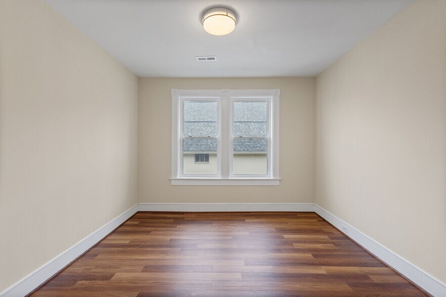 More Photos Of 8519 Chestnut Ave, Bowie Storefront For Sale