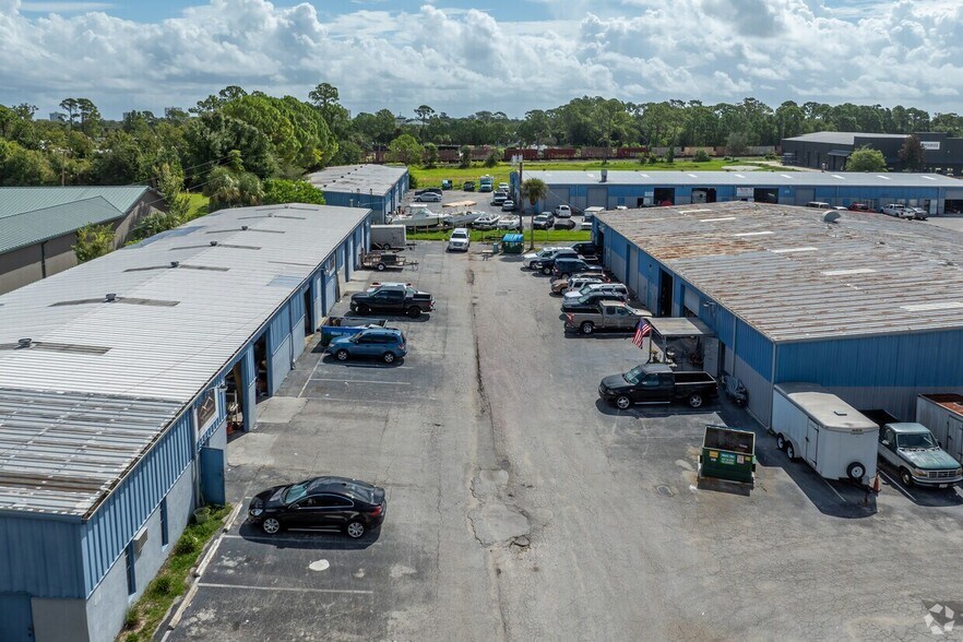 More Photos Of 600 Oak Pl, Port Orange Unknown For Lease