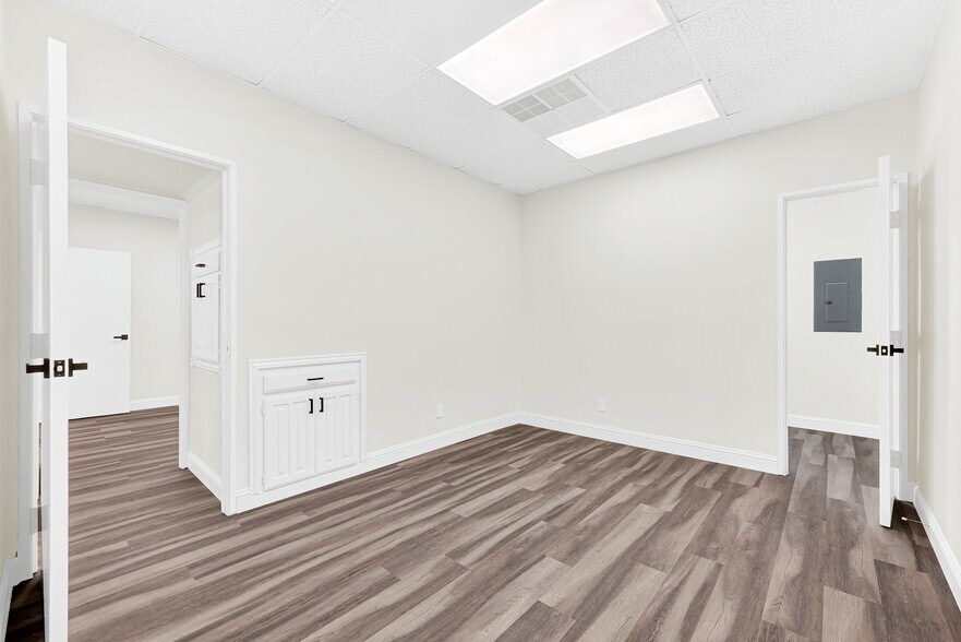 More Photos Of 326 S Edmonds Ln, Lewisville Medical For Lease