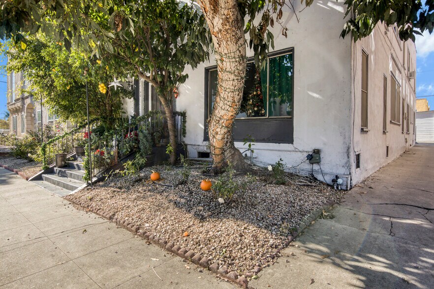 More Photos Of 321 N Sierra Bonita Ave, Los Angeles Multifamily For Sale