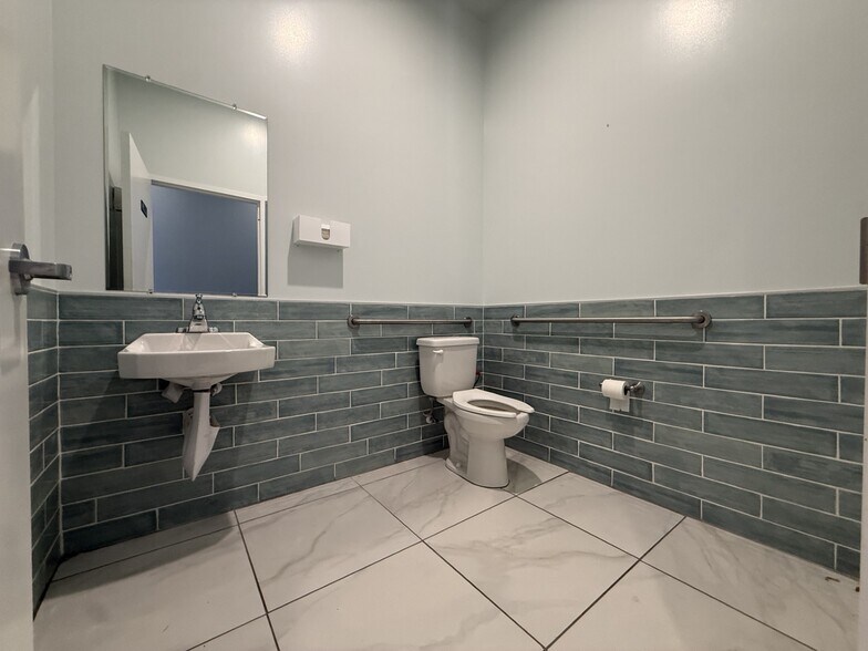 More Photos Of 90 Fox Ridge Ct, DeBary Office For Sale