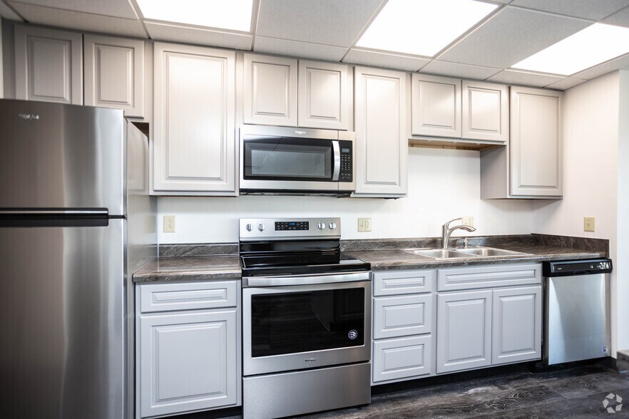 More Photos Of 2100 E High St, Springfield Apartments For Lease