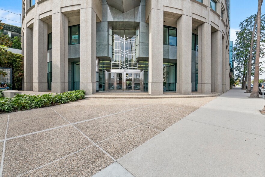 More Photos Of 11400 W Olympic Blvd, Los Angeles Office For Lease